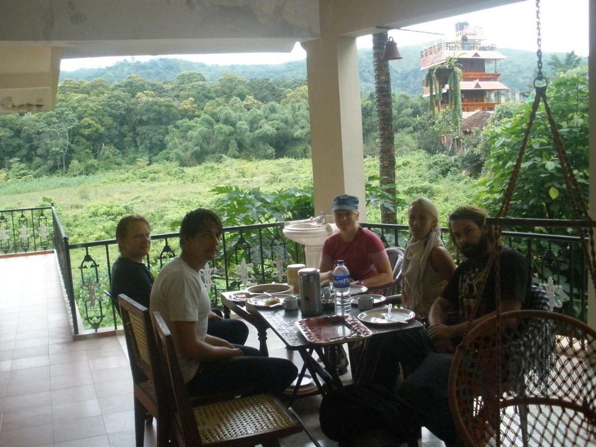 Jungle Palace Homestay Thekkady Exterior foto